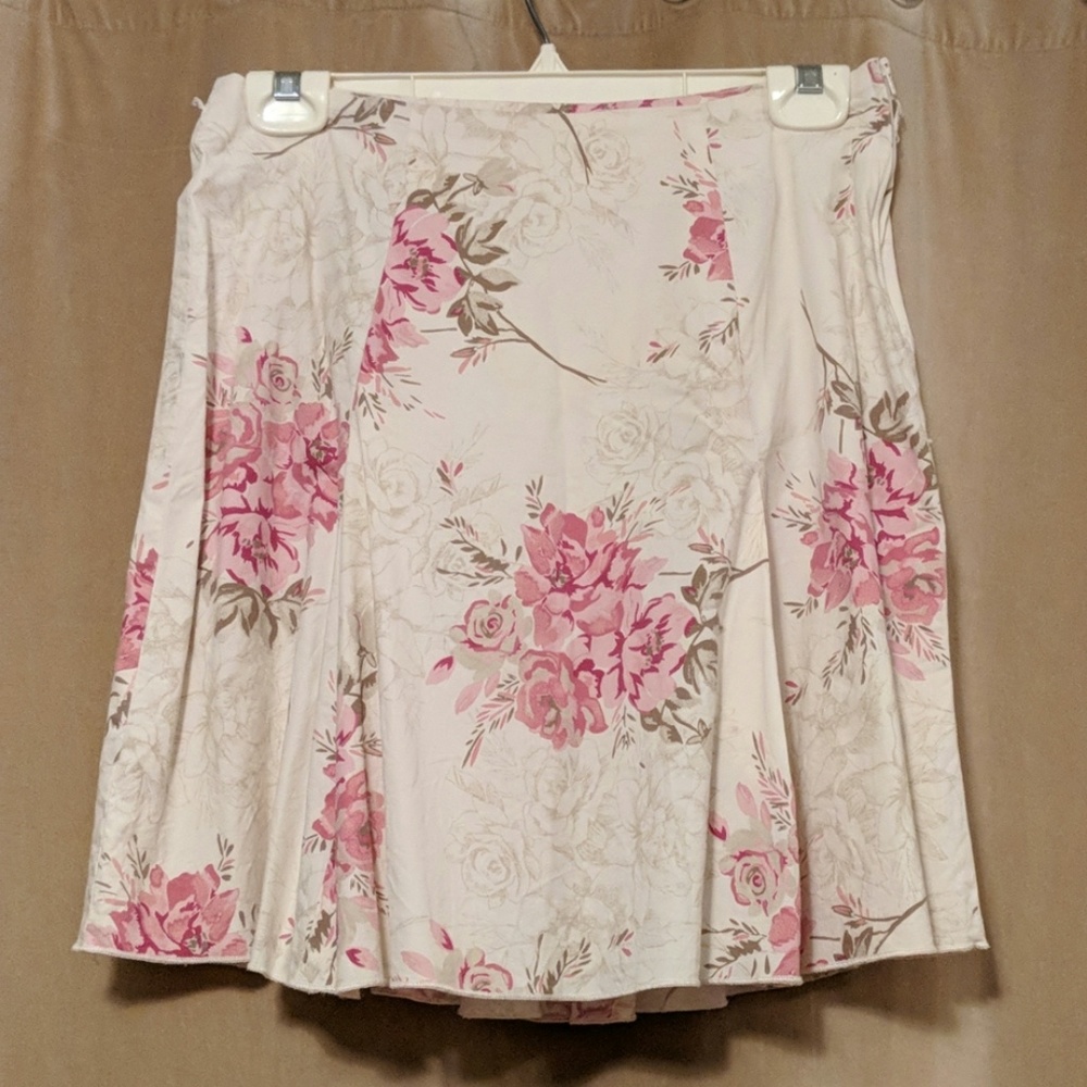 Skirt with pink flowers